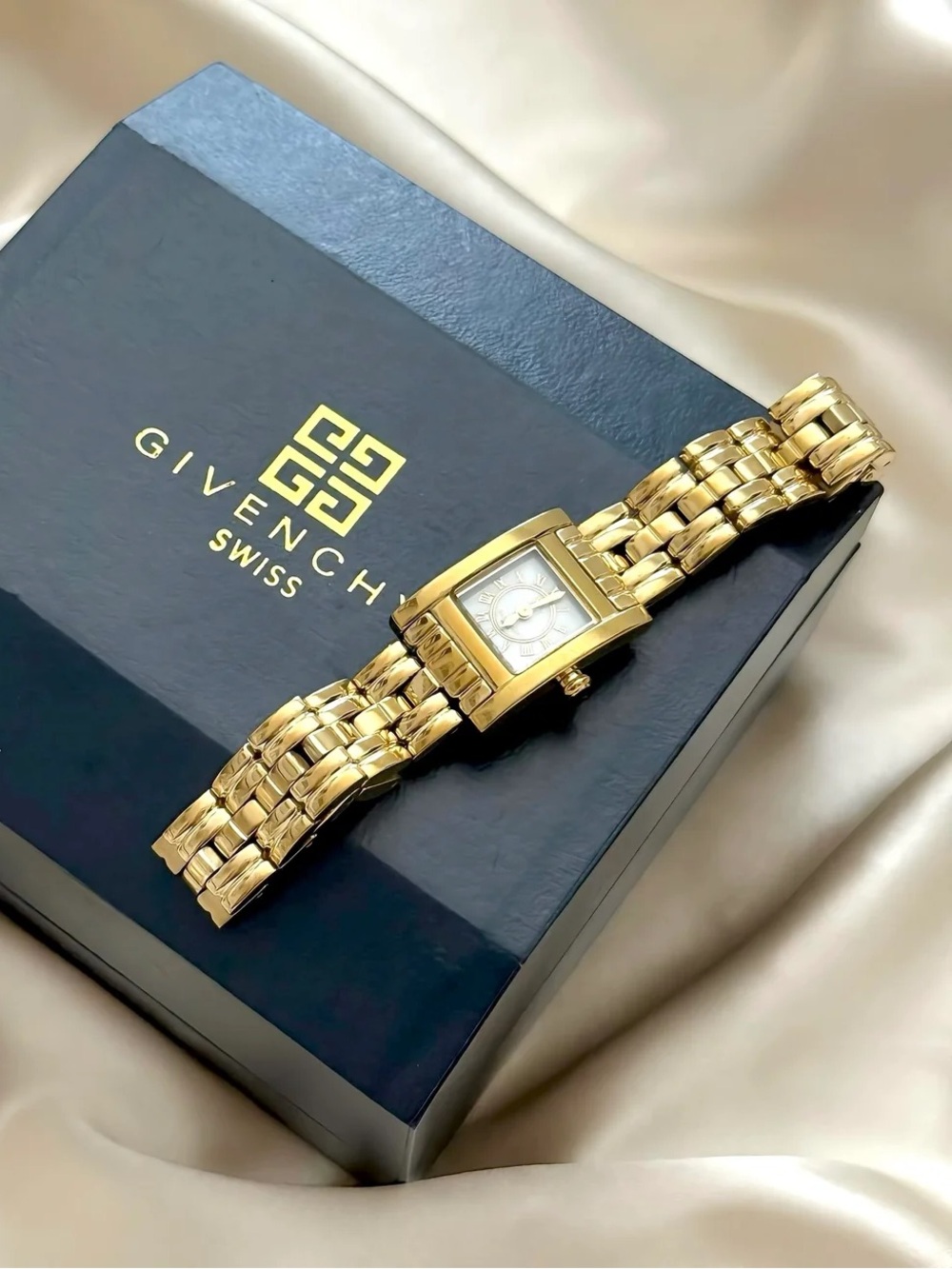 AUTHENTIC RARE VINTAGE GIVENCHY MOTHER-OF-PEARL DAINTY WATCH
